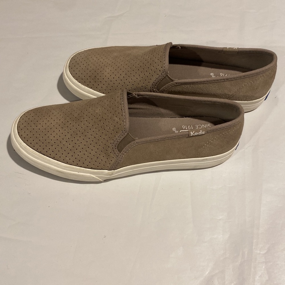 Shoes - Picture 3 of 4
